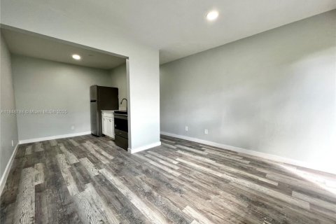 House in Hallandale Beach, Florida 2 bedrooms, 285.4 sq.m. № 1845662 - photo 3