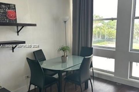 Condominio en alquiler en Coral Gables, Florida, 41.81 m2 № 1997151 - foto 9