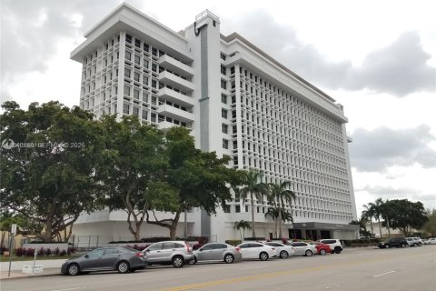 Estudio en el Condominio en Coral Gables, Florida  № 1997151