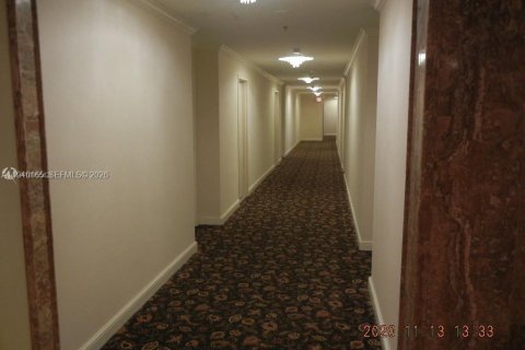 Condominio en alquiler en Coral Gables, Florida, 41.81 m2 № 1997151 - foto 5