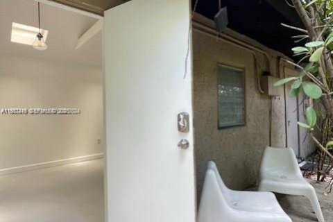 Снять в аренду квартиру в Майами, Флорида 36.23м2, № 1991412 - фото 13