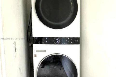 Снять в аренду квартиру в Майами, Флорида 36.23м2, № 1991412 - фото 17