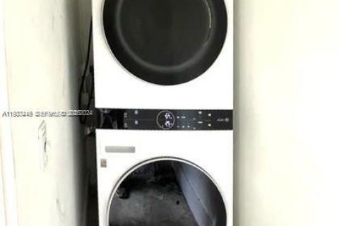 Снять в аренду квартиру в Майами, Флорида 36.23м2, № 1991412 - фото 11