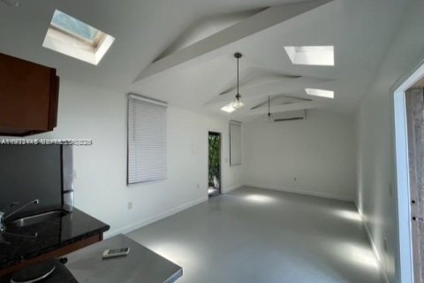 Снять в аренду квартиру в Майами, Флорида 36.23м2, № 1991412 - фото 6