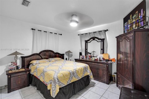 House in Miami, Florida 3 bedrooms, 112.88 sq.m. № 2040868 - photo 12