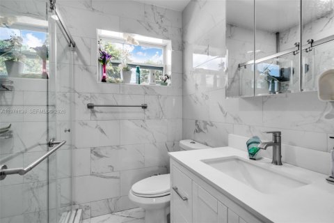 House in Miami, Florida 3 bedrooms, 112.88 sq.m. № 2040868 - photo 16