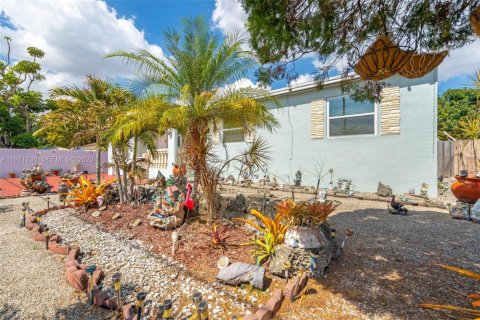 House in Miami, Florida 3 bedrooms, 112.88 sq.m. № 2040868 - photo 3