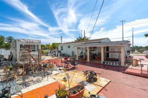 House in Miami, Florida 3 bedrooms, 112.88 sq.m. № 2040868 - photo 19