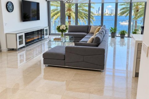 Condo in North Miami Beach, Florida, 2 bedrooms  № 2392394 - photo 4