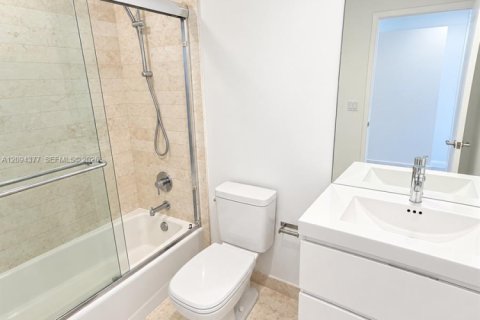 Condo in North Miami Beach, Florida, 2 bedrooms  № 2392394 - photo 21