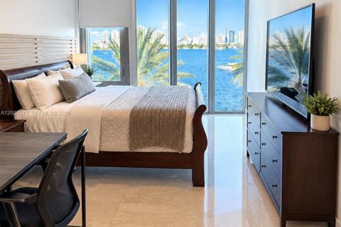 Condo in North Miami Beach, Florida, 2 bedrooms  № 2392394 - photo 20