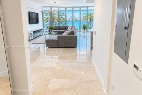 Condo in North Miami Beach, Florida, 2 bedrooms  № 2392394 - photo 11