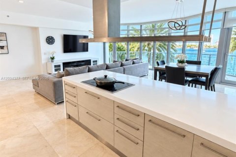 Condo in North Miami Beach, Florida, 2 bedrooms  № 2392394 - photo 6