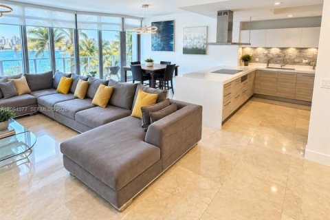 Condo in North Miami Beach, Florida, 2 bedrooms  № 2392394 - photo 5