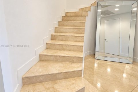 Condo in North Miami Beach, Florida, 2 bedrooms  № 2392394 - photo 14