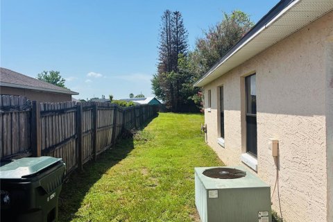 House in Kissimmee, Florida 3 bedrooms, 107.4 sq.m. № 2216613 - photo 17