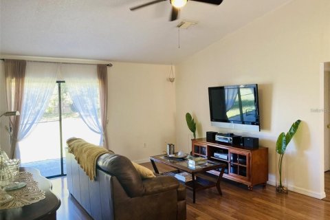 House in Kissimmee, Florida 3 bedrooms, 107.4 sq.m. № 2216613 - photo 4