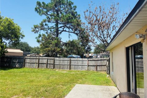 House in Kissimmee, Florida 3 bedrooms, 107.4 sq.m. № 2216613 - photo 12