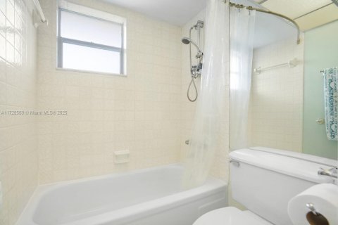 Купить кондоминиум в Помпано-Бич, Флорида 1 спальня, 78.97м2, № 1867494 - фото 26