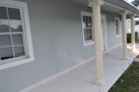House in Hialeah, Florida 2 bedrooms, 105.35 sq.m. № 1982797 - photo 14