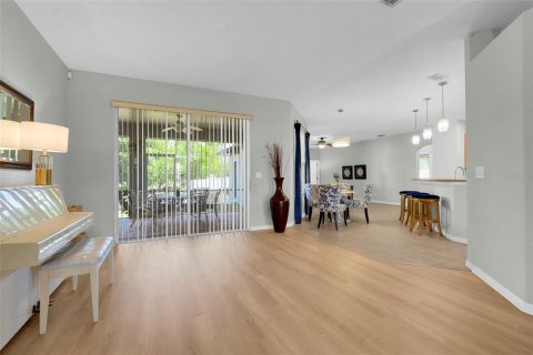 House in Clermont, Florida 5 bedrooms, 249.16 sq.m. № 2151837 - photo 5