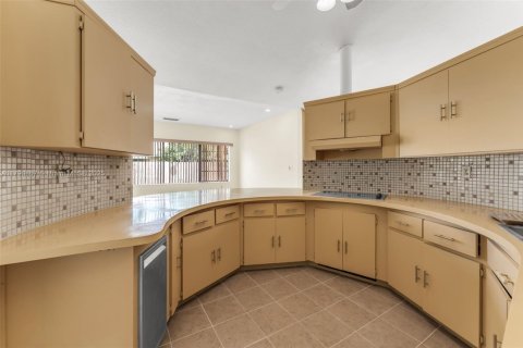 Casa en venta en Miami, Florida, 3 dormitorios, 154.5 m2 № 1652791 - foto 9