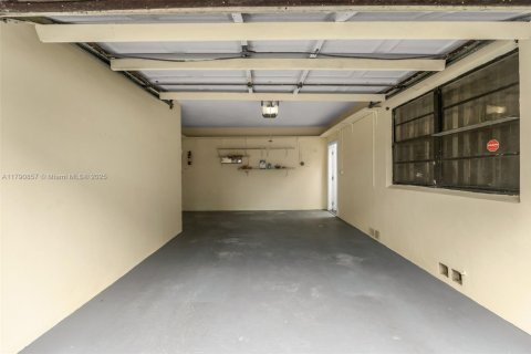 Casa en venta en Miami, Florida, 3 dormitorios, 154.5 m2 № 1652791 - foto 25