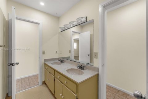 Casa en venta en Miami, Florida, 3 dormitorios, 154.5 m2 № 1652791 - foto 13