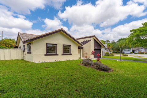 Casa en venta en Miami, Florida, 3 dormitorios, 154.5 m2 № 1652791 - foto 3