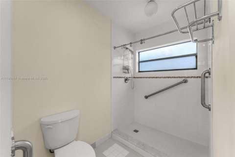 Casa en venta en Miami, Florida, 3 dormitorios, 154.5 m2 № 1652791 - foto 19