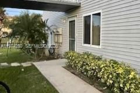 Condo in Port St. Lucie, Florida, 2 bedrooms  № 2041749 - photo 2