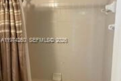 Condo in Port St. Lucie, Florida, 2 bedrooms  № 2041749 - photo 16