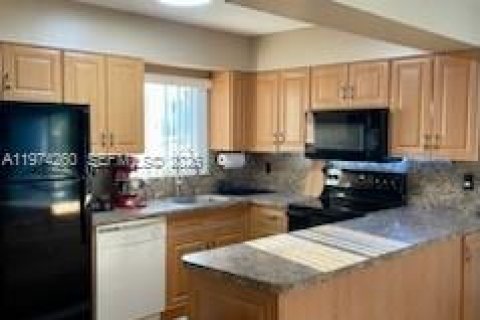 Condo in Port St. Lucie, Florida, 2 bedrooms  № 2041749 - photo 6