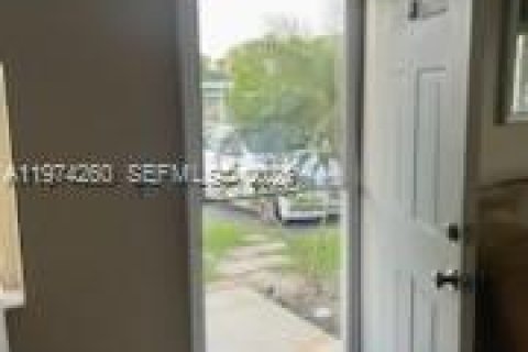 Condo in Port St. Lucie, Florida, 2 bedrooms  № 2041749 - photo 3