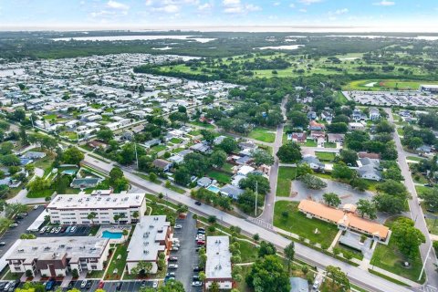 Condo in Saint Petersburg, Florida, 1 bedroom № 2211827 - photo 24