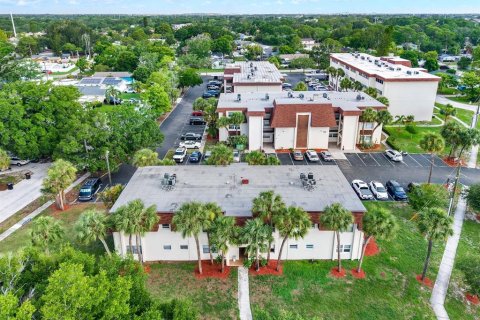 Condo in Saint Petersburg, Florida, 1 bedroom № 2211827 - photo 23