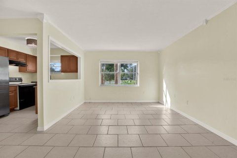 Condo in Saint Petersburg, Florida, 1 bedroom № 2211827 - photo 9