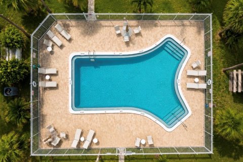 Condo in Saint Petersburg, Florida, 1 bedroom № 2211827 - photo 18