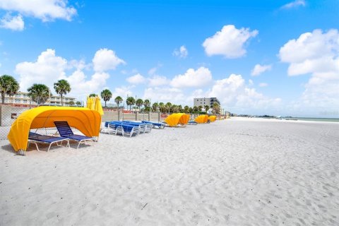 Condo in Saint Petersburg, Florida, 1 bedroom № 2211827 - photo 30
