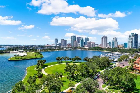 Condo in Saint Petersburg, Florida, 1 bedroom № 2211827 - photo 6