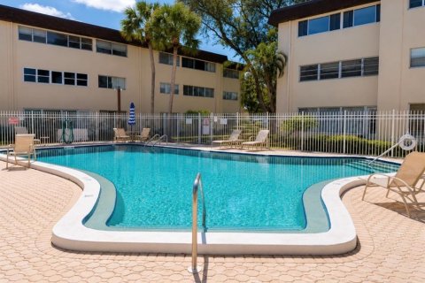 Condo in Saint Petersburg, Florida, 1 bedroom № 2211827 - photo 19