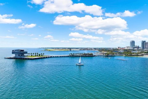 Condo in Saint Petersburg, Florida, 1 bedroom № 2211827 - photo 28