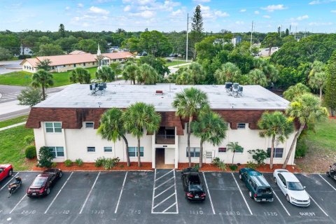 Condo in Saint Petersburg, Florida, 1 bedroom № 2211827 - photo 22