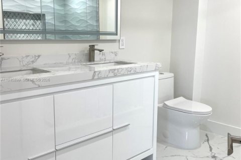 Condo in Fort Lauderdale, Florida, 2 bedrooms  № 2003786 - photo 10