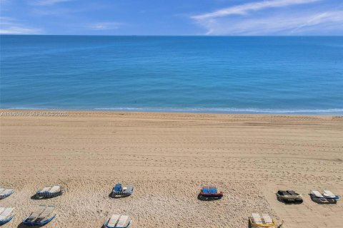 Condo in Fort Lauderdale, Florida, 2 bedrooms  № 2003786 - photo 14