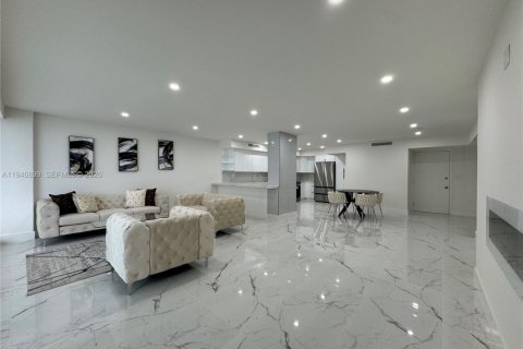 Condo in Fort Lauderdale, Florida, 2 bedrooms  № 2003786 - photo 3