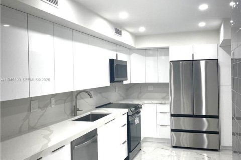 Condo in Fort Lauderdale, Florida, 2 bedrooms  № 2003786 - photo 7