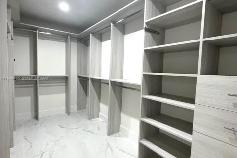 Condo in Fort Lauderdale, Florida, 2 bedrooms  № 2003786 - photo 12