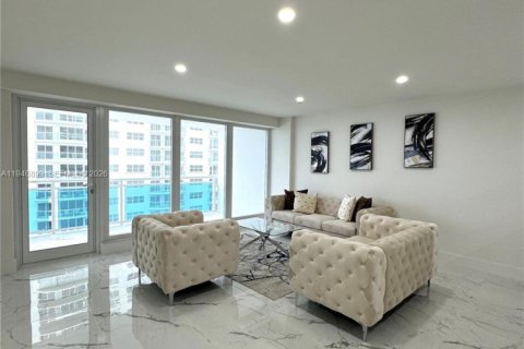 Condo in Fort Lauderdale, Florida, 2 bedrooms  № 2003786 - photo 4