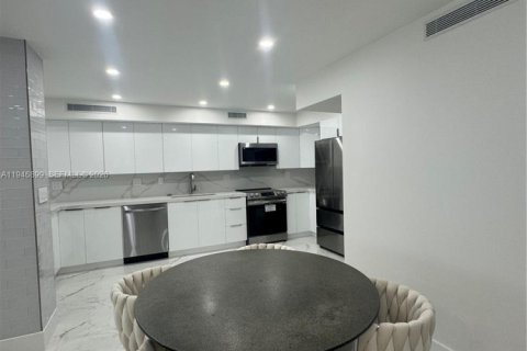 Condo in Fort Lauderdale, Florida, 2 bedrooms  № 2003786 - photo 6